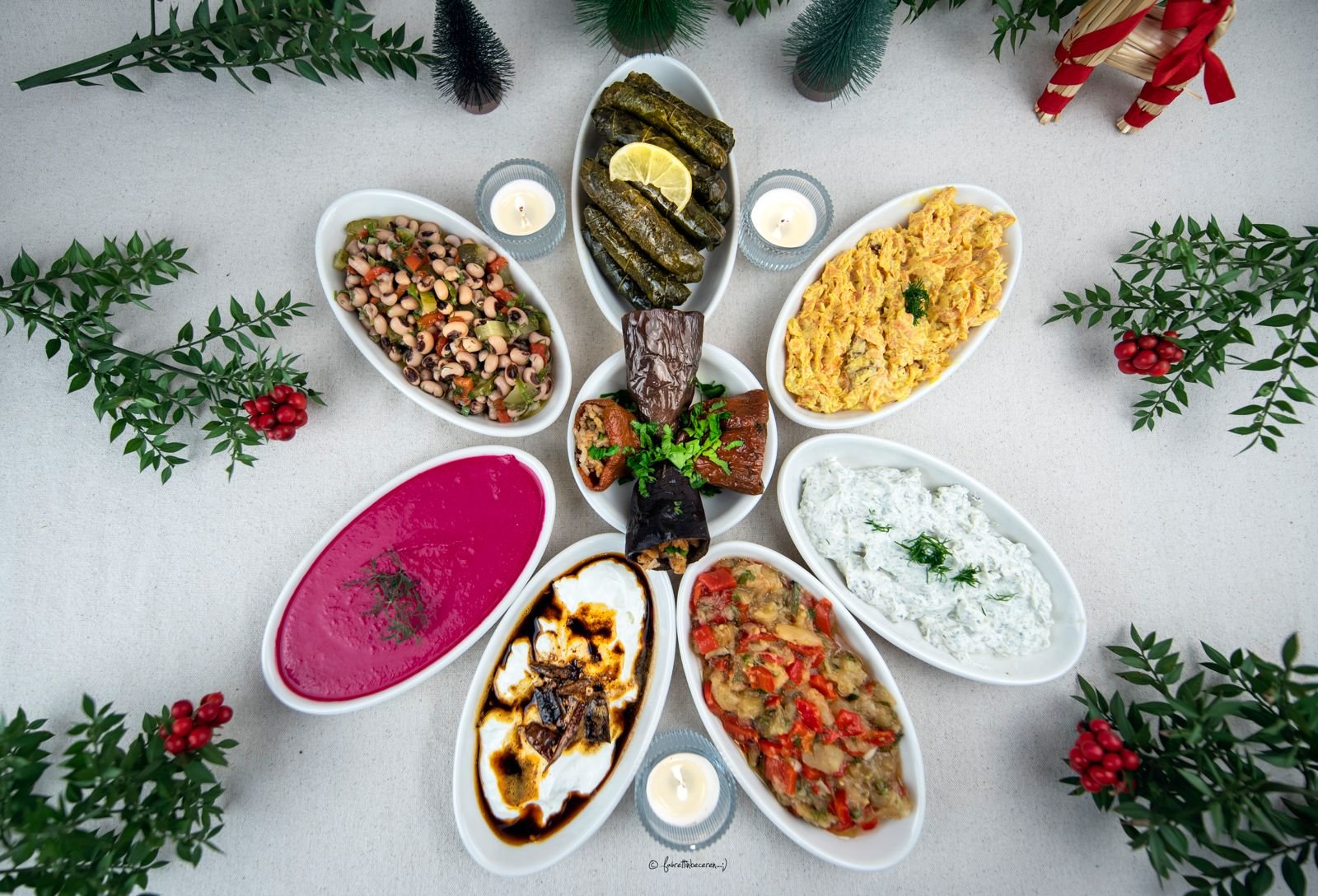 Taze ev yapımı meze sofraları renklendirir